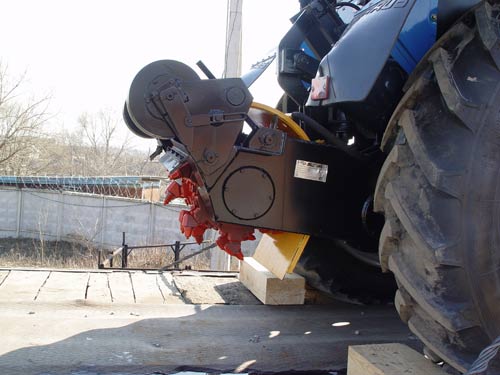 Фреза дорожная навесная ДЭМ-121 на тракторе МТЗ (Беларус)